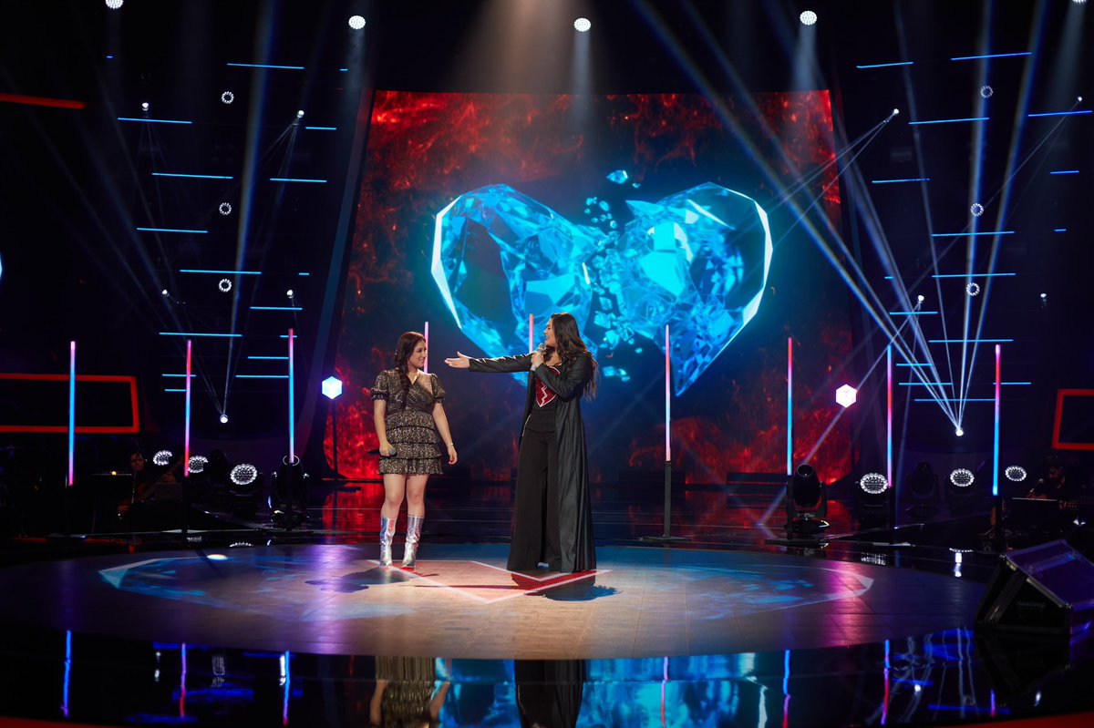 yuritaflowers's tweet photo. ¡¡¡Se siente tan bonito compartir el escenario de @LaVozTvAzteca con Fatima, es un recuerdo que me acompañará toda la vida!!! Fati estoy segura que sea cual sea tú decisión serás de gran bendición, porque tu voz es un don.  Orgullosamente #EquipoYuridia https://t.co/zj6QV7PloX