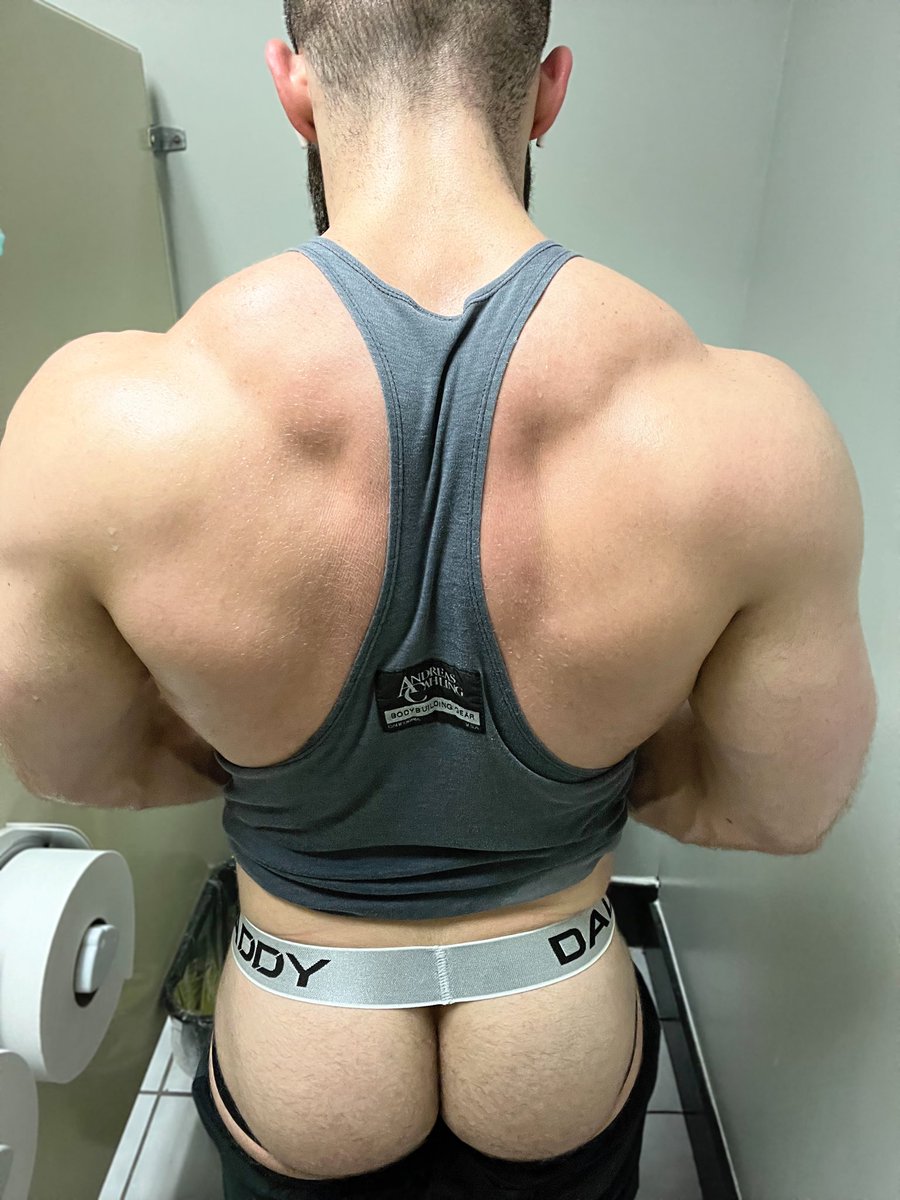 NathanKolt's tweet photo. Get on your knees and clean my sweat

#daddy #gayass #musclebutt #muscledaddy #beardedgay https://t.co/5lNOYTrL3I
