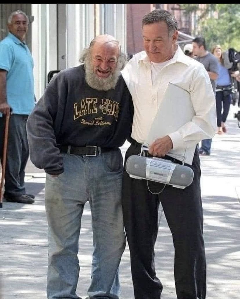 guttergirl444's tweet photo. In every movie Robin Williams filmed he asked the production company to hire at least 10 homeless people. During his entire career, he helped approximately 1520 homeless https://t.co/N1GNIAjsvE