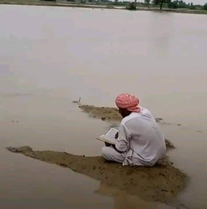 KousarEmama's tweet photo. اے طُورِ موسیٰ ہمارے بھی مسئلے ہیں کُچھ
ہمیں بھی کبھی خُدا سے ہم کلام کراؤ نا https://t.co/9oyNK4hGG2