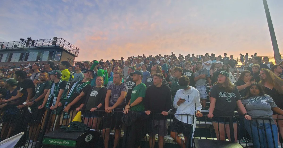 Not the result we wanted but an amazing crowd and a great atmosphere at DeMartin today! 

We go again Thursday! 

#GoGreen | #ForYouWeSing