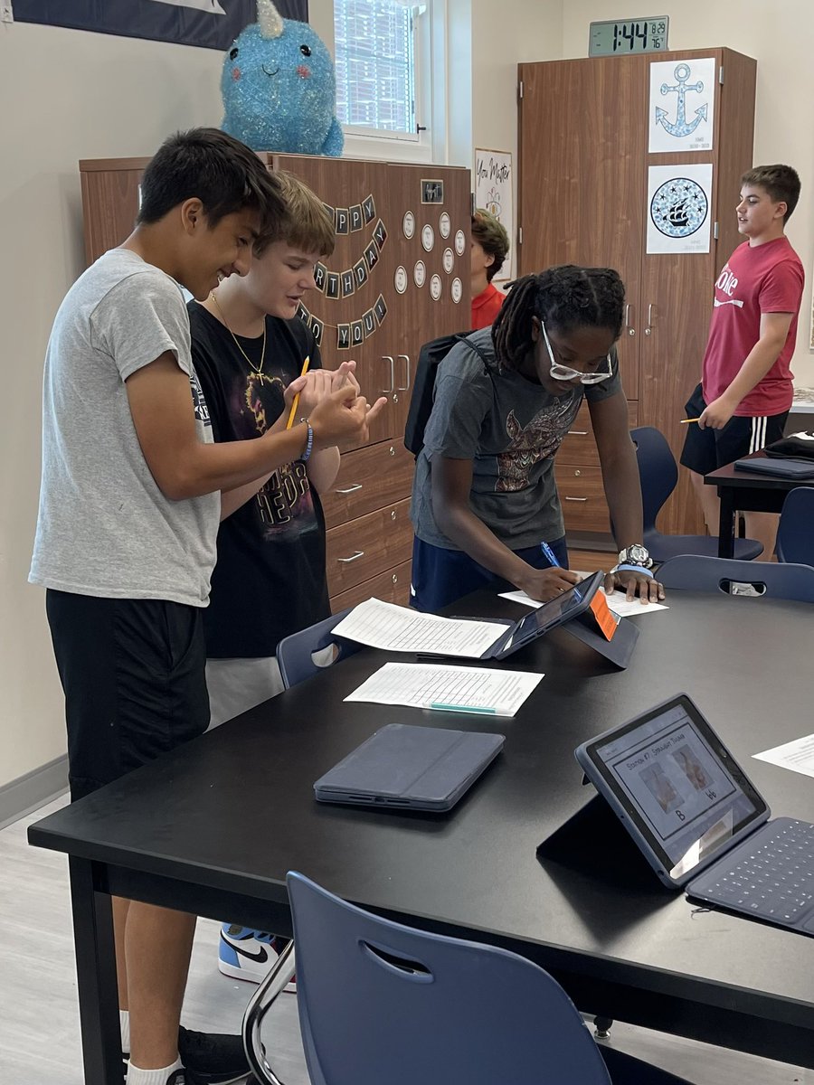 Mrs_Fritsch1's tweet photo. Learning about ourselves by exploring common traits to kick off our genetics unit! π§¬Itβs easy to be actively engaged in the lessons when the subject is YOU! π#scienceisfun #ihavethebestkids #activelearning #rightoverleft #leftoverright https://t.co/wAAytaHbr9