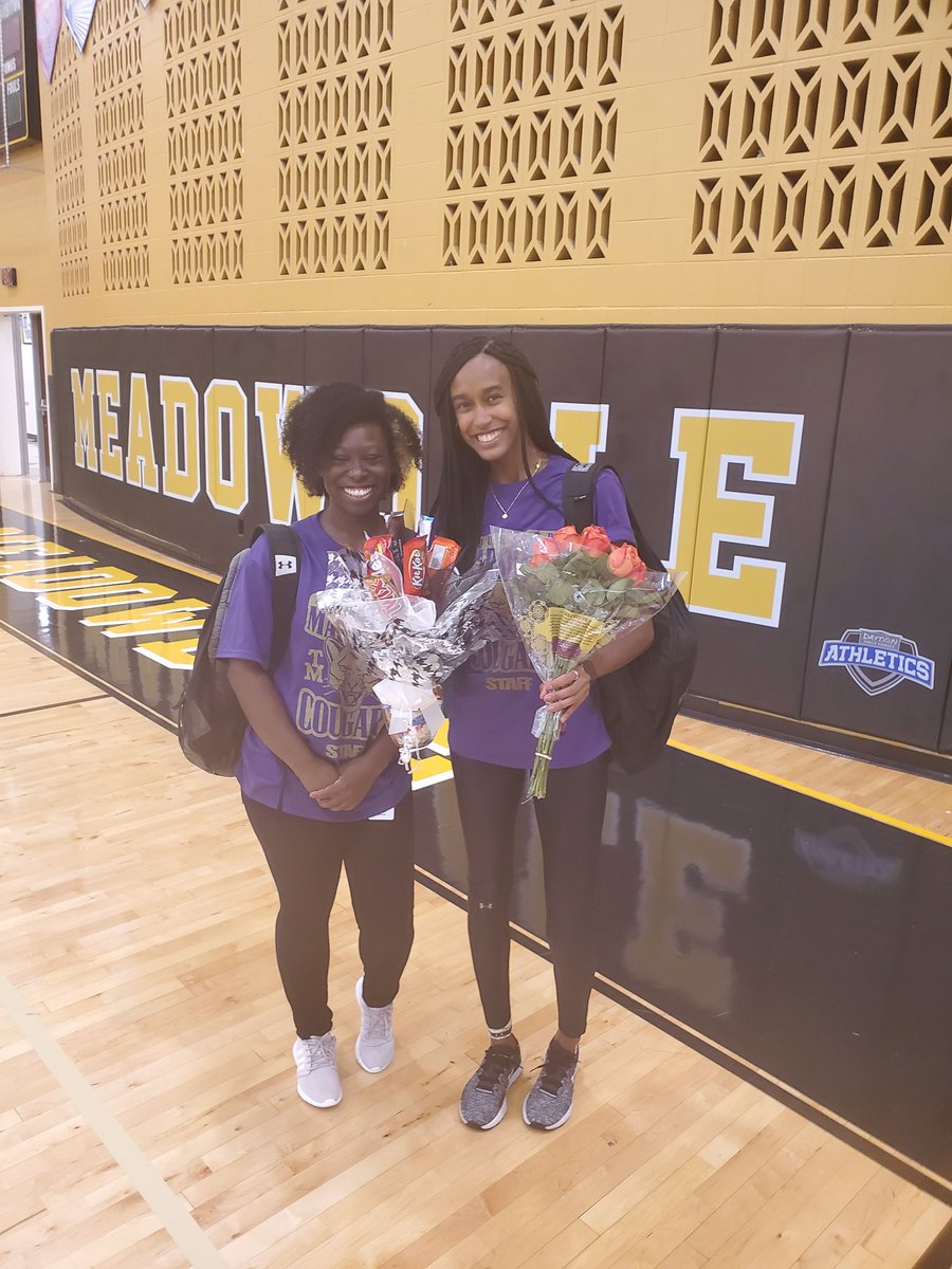 mariekosmo's tweet photo. Starting off the first game of the season as HS Varsity Volleyball Head Coach with a win! Congratulations Coach @Jayhaira_ and the Thurgood Marshall Volleyball team #rookiecoach #firstwin #teacherbyday #volleyballislife #Ohiogal https://t.co/QF5GZkJrMJ