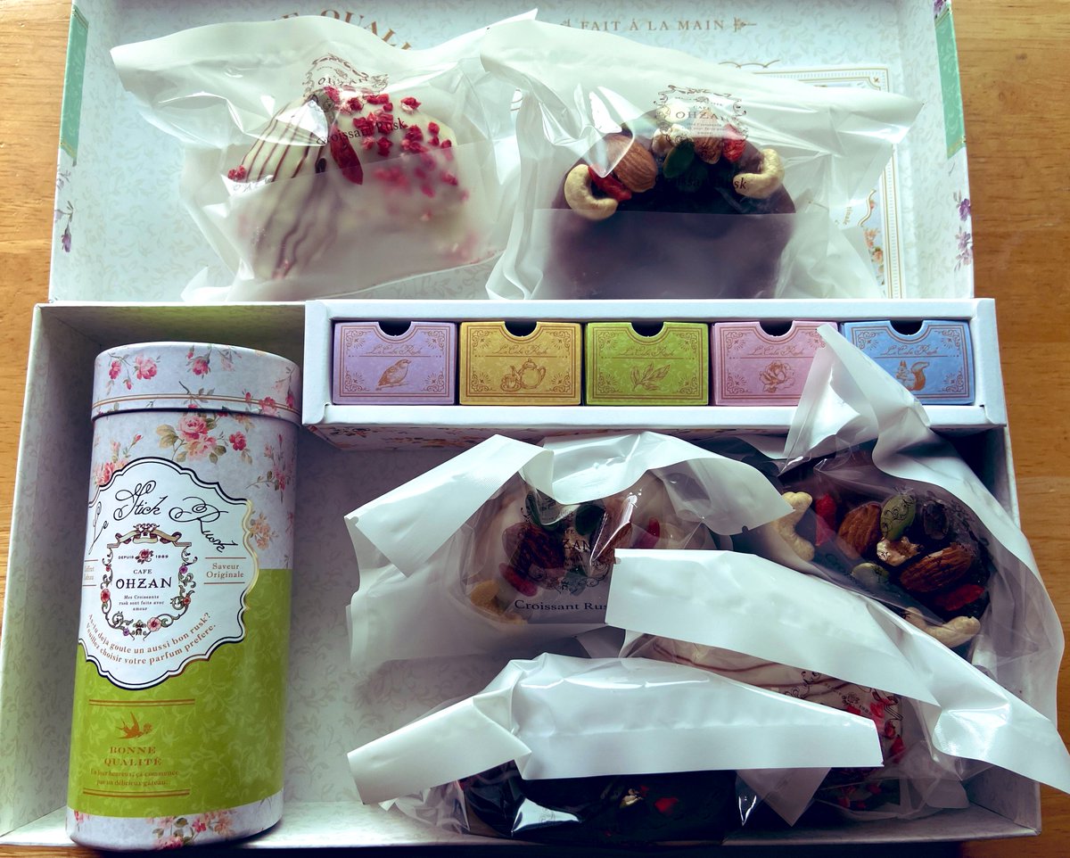 いがぐりさんから贈り元が届きました、わーい🥰💖💖
パッケージも中身もとっても素敵🥹👏
OHZANのラスクとんでもなく美味しいんですね…また美味しいものをひとつ知りました🥹👏👏💖