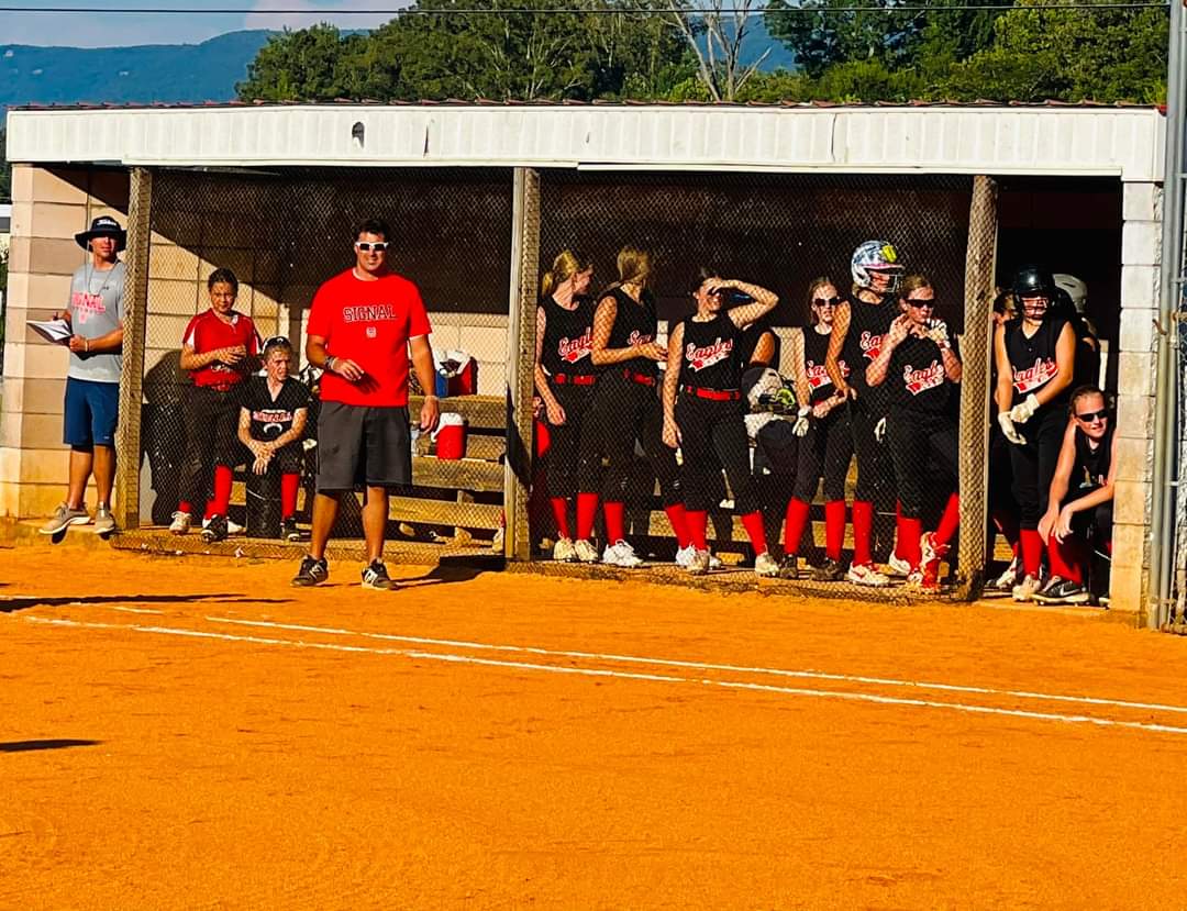 SMMHSEagles's tweet photo. #MSsoftball Congrats to our Middle School SOFTBALL JV team on a victory at Whitwell tonight! 🥎❤️🦅 #SMMHSsoars
Varsity barely lost. Girls scheduled to be at Hixson on Tuesday evening. #GoLadyEagles https://t.co/GajZH4b6BY