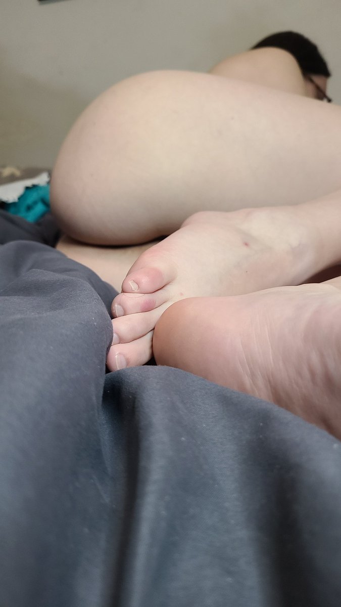 prettysavagequ's tweet photo. #nsfwtwt #NSFW #18pluse #feetfethish #booty happy Monday more on oyfans https://t.co/NnMRTLE1nA