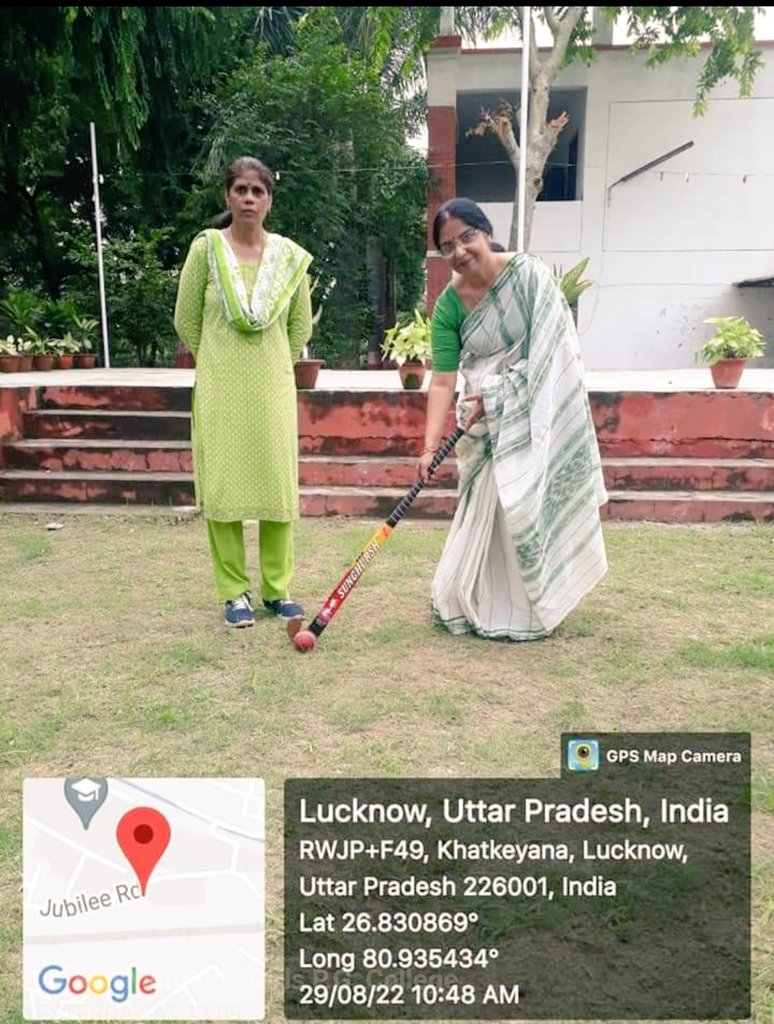 APSenCollegeNS2's tweet photo. AKAM की श्रृंखला में 29.08.22 को डा कीर्ति  व डा रश्मि द्वारा खेलकूद प्रतियोगिता का आयोजन किया गया।डा॰ रश्मि ने विभिन्न खेलों के नियमों, खेलों के इतिहास व महत्ता की संक्षिप्त जानकारी साझा की। केडी सिंह स्टेडियम में होने वाली प्रतियोगिताओ के लिए छात्राओं की टीम भी गठित की गई। https://t.co/daxYpHE7wo