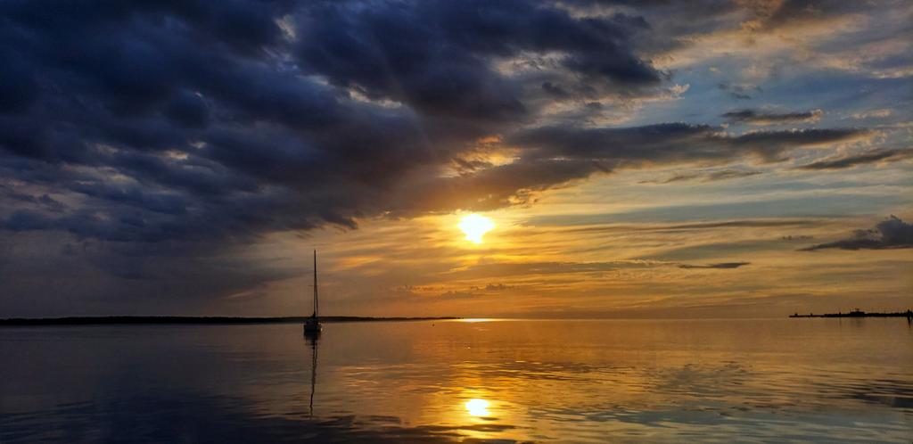 LangRc's tweet photo. @DanRather Yorktown,Va. York River https://t.co/1Mr5hs5HIH