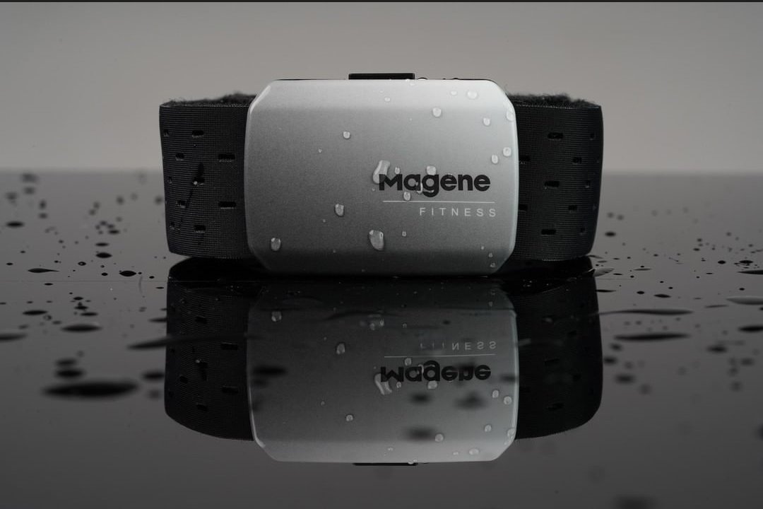 Magenefitness's tweet photo. Magene HRM80 heart rate monitor combines high-precision optical dual-beam array, a built-in rotor motor, a proprietary algorithm. #magene #onelap #zwift #exercise #spinningbike #homefitness #lovelife #heartratemonitor #personaltrainer #heartratesensor #armband #smartfitness https://t.co/G3zNd5Yjxj