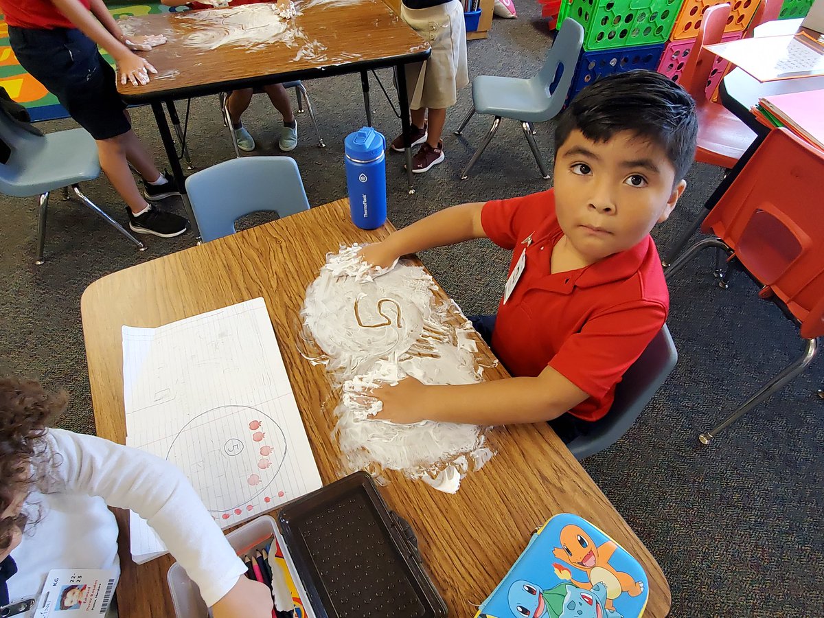 Flowers1ta's tweet photo. #LearningNumbers #KinderDual2Way #LeeElementary https://t.co/JJ7fz0k5Ig