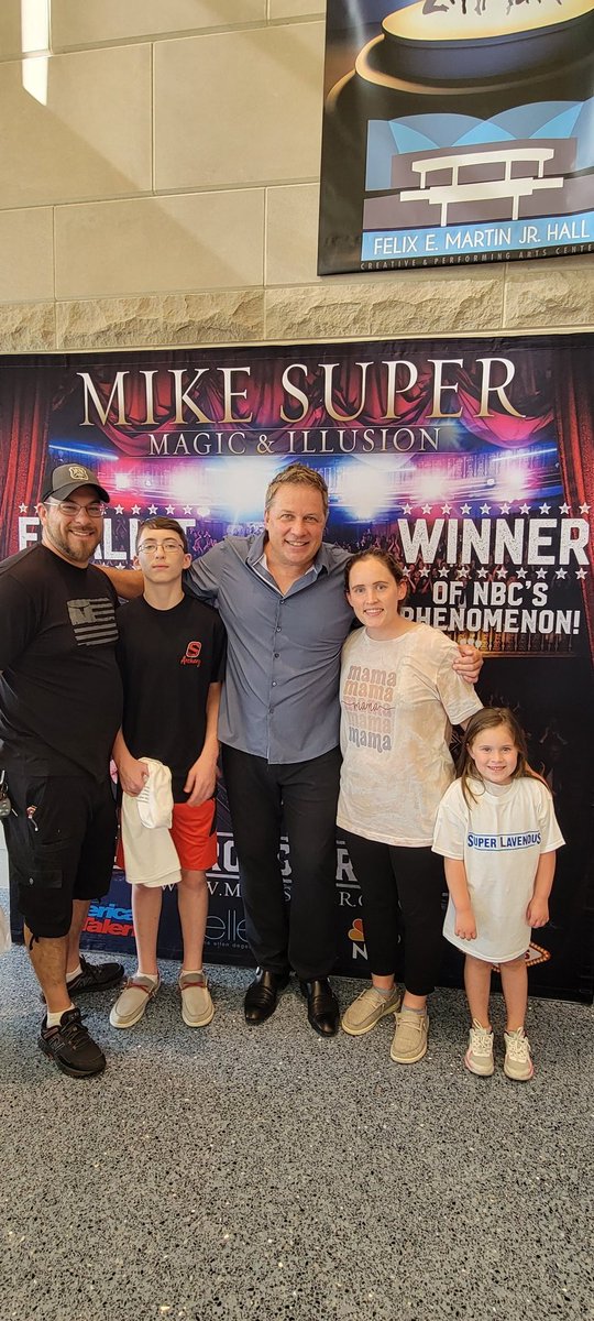 Jessie38947's tweet photo. @mikesuper Thank you so much for taking the time out and doing a meet and greet. Also signing our shirts. You are genuinely a kind person for doing that. The show was great!! Hope you come back for another one. https://t.co/6Iri4HTMFH