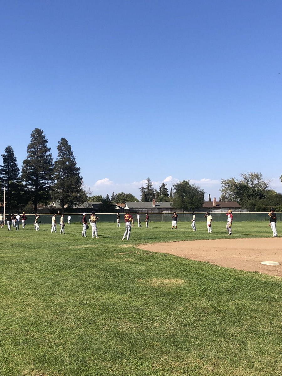 panthers_fhs's tweet photo. Our fall ball program thriving getting ready for the scrimmage today. It was good to see what we were good at but better to see what we need to work on to reach our personal and team goals. #teamgoals #oneplayeroneteam #florinbaseball #BuildingOurFutureTogether https://t.co/Usveo6TfxR
