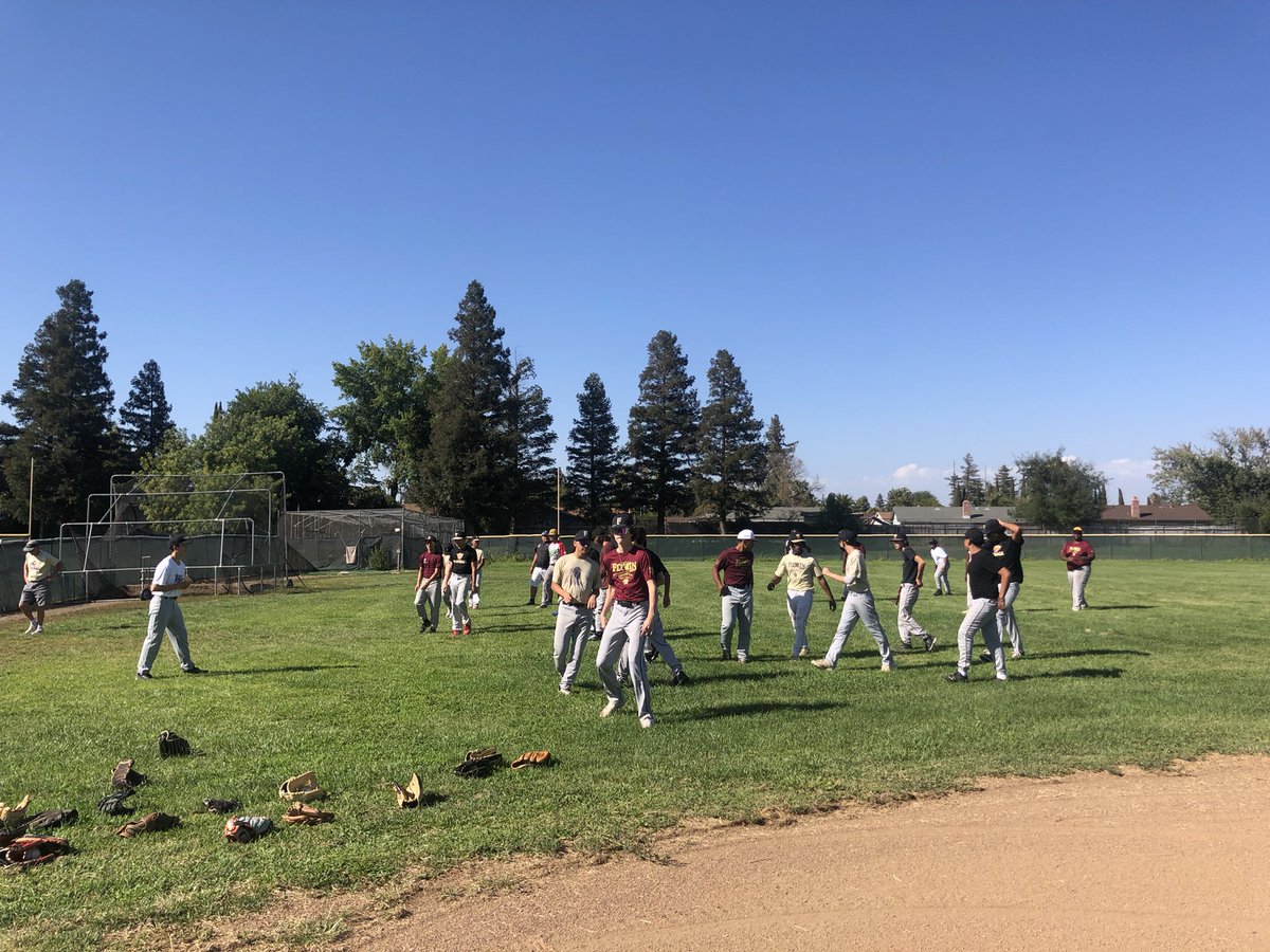 panthers_fhs's tweet photo. Our fall ball program thriving getting ready for the scrimmage today. It was good to see what we were good at but better to see what we need to work on to reach our personal and team goals. #teamgoals #oneplayeroneteam #florinbaseball #BuildingOurFutureTogether https://t.co/Usveo6TfxR
