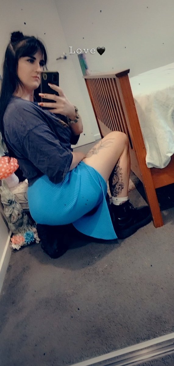 St_Teagz's tweet photo. Who doesn't love a little fit check 😜🍑

#lashesandboots #inkedgirls #preadventure #selfie #bootay #rednails #mybedroom #Gemini #offtowonderland #Spicy https://t.co/7mzVl7kq6p