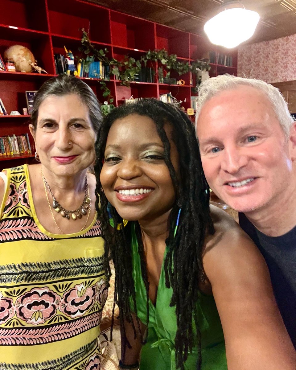 casslanewrites's tweet photo. Had the best time last night reading in person last night at @drocklin’s 10-year-long #Roarshack series! Thanks again to David and all the fab writers! Loved it!
#echopark
#826LA
#timetravelmart
#literaryLA
#LAWriters https://t.co/WGjYfSqbZP