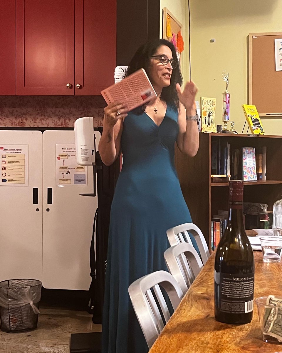 casslanewrites's tweet photo. Had the best time last night reading in person last night at @drocklin’s 10-year-long #Roarshack series! Thanks again to David and all the fab writers! Loved it!
#echopark
#826LA
#timetravelmart
#literaryLA
#LAWriters https://t.co/WGjYfSqbZP