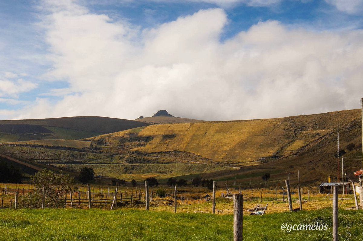 gcamelos's tweet photo. Excursión Fraternal al Templo Machay en el Nevado Chimborazo. El templo es una cueva de material volcánico, considerada sagrada por los Puruhaes, incas y muchas personas en la actualidad. 1/3
#Chimborazo
#Riobamba
#Machay https://t.co/8gxacIuT4P