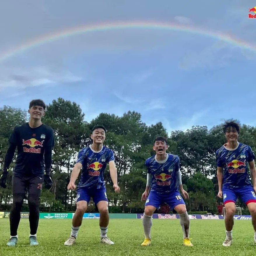 SatoRyuji164's tweet photo. Thanh xuân... 🌻
#hagl #ta11 #nguyentuananh #luongxuantruong #xt6 #tranminhvuong #mt8 #trantrungkien https://t.co/DQ6RQ8uvN2