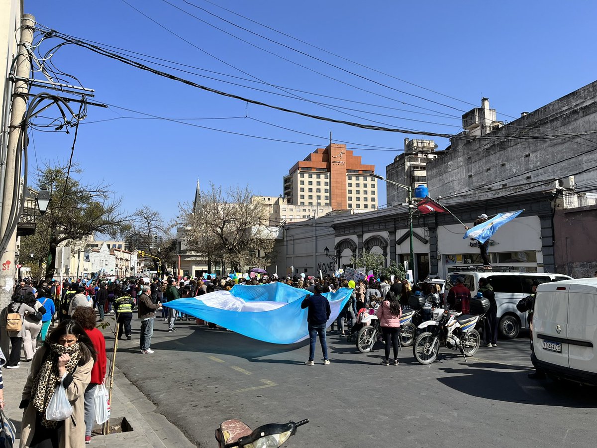danimurillo15's tweet photo. @SergioMassa @MatiasLammens @matiastombolini @Economia_Ar Marcha contra el ajuste a la discapacidad y Uds preocupados por el pre viaje. Son la peor lacra. Renuncien!!! https://t.co/csMYi4C6Kq