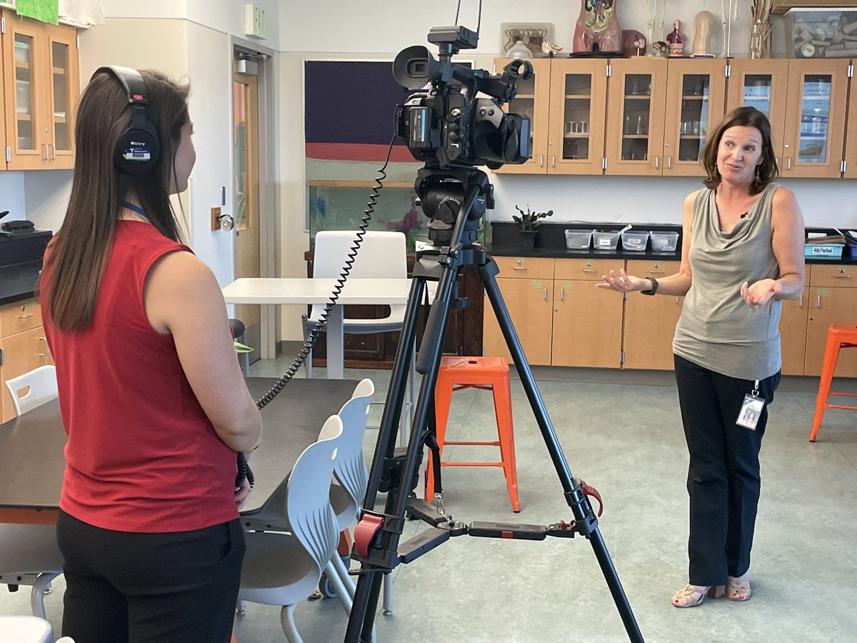 AmazingRandy's tweet photo. This morning @greatdaycotv visited CaseyMiddle School to speak with @Erinsmayer and her students. In early September, the show will highlight Erin and the other two Colorado teachers who received stipends from @Society4Science this year for science research. #BVSDProud https://t.co/Qzd5iNrWcv