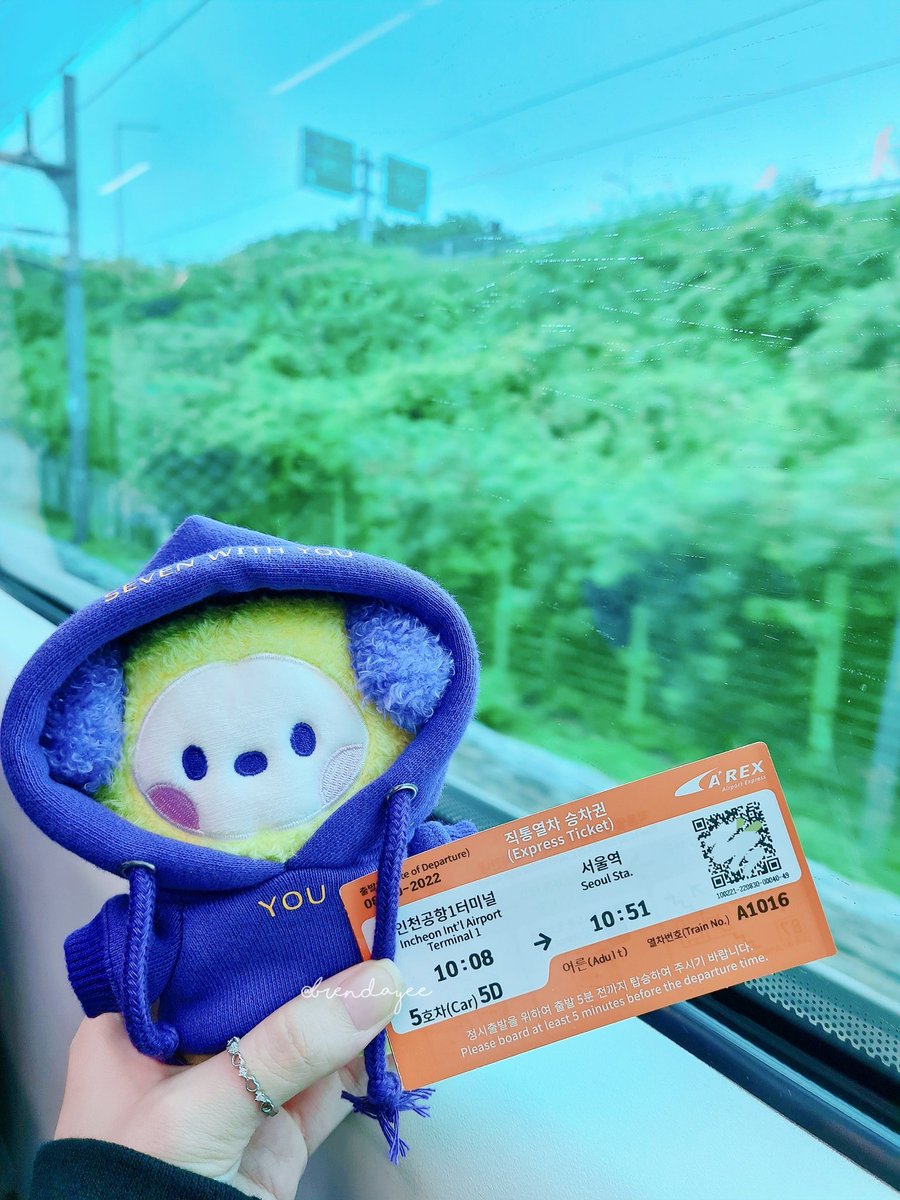 brendayee's tweet photo. ๐ง โ๏ธ
Off to Seoul Station and beyond we go ๐
๐ต Playlist: mono. by RM
#chimdaily #CHIMMY #์น๋ฏธ #์นจ๋ฐ์ผ๋ฆฌ
#kimchidiaries
#chimmyinseoul2022 https://t.co/T5XNhO5IFo