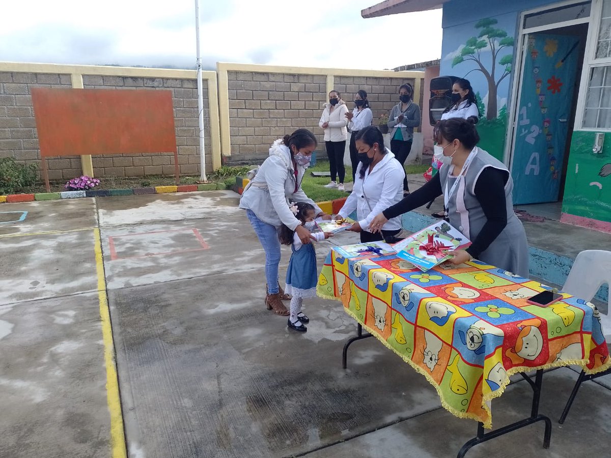 MirkisGonz's tweet photo. #Iniciodelcicloescolar2022_2023
@TinocoGRogelio 
@SrebVb
En el Jardín de Niños Sor Juana Inés de la Cruz.  15EJN4390O hoy abre sus puertas para brindarles la atencion a niños y niñas que inician su educación preescolar.  Estamos seguros qué compartiremos muchas experiencias https://t.co/e30ZxgwLFZ