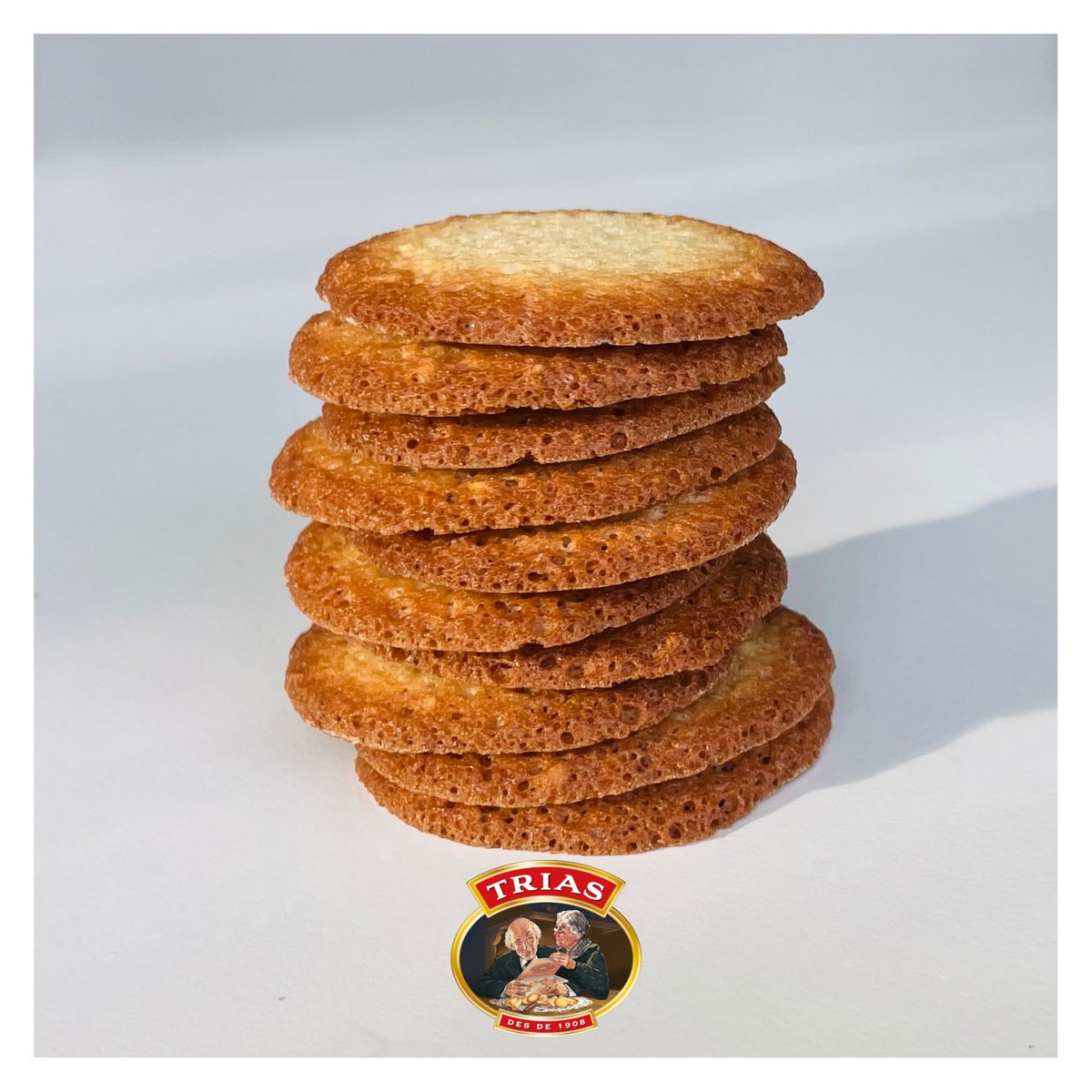 TriasBiscuits's tweet photo. Els #clàssics mai passen de moda.
És més, estem convençuts que tens algun record associat a les nostres #Teules... potser a casa l'àvia, en una sobretaula després d'un dinar familiar, compartint un cafè ...
Explica'ns quin record tens de les nostres galetes. https://t.co/0pkfs8fAUs