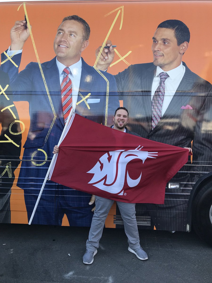 MikeLayman's tweet photo. Looking forward to another 🏈 season and a new chapter on the Palouse! If you don’t know, you don’t know. #HowWeWazzu @HDP78 https://t.co/OSPA8uejz1