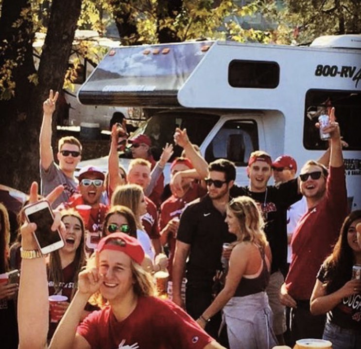 MikeLayman's tweet photo. Looking forward to another 🏈 season and a new chapter on the Palouse! If you don’t know, you don’t know. #HowWeWazzu @HDP78 https://t.co/OSPA8uejz1