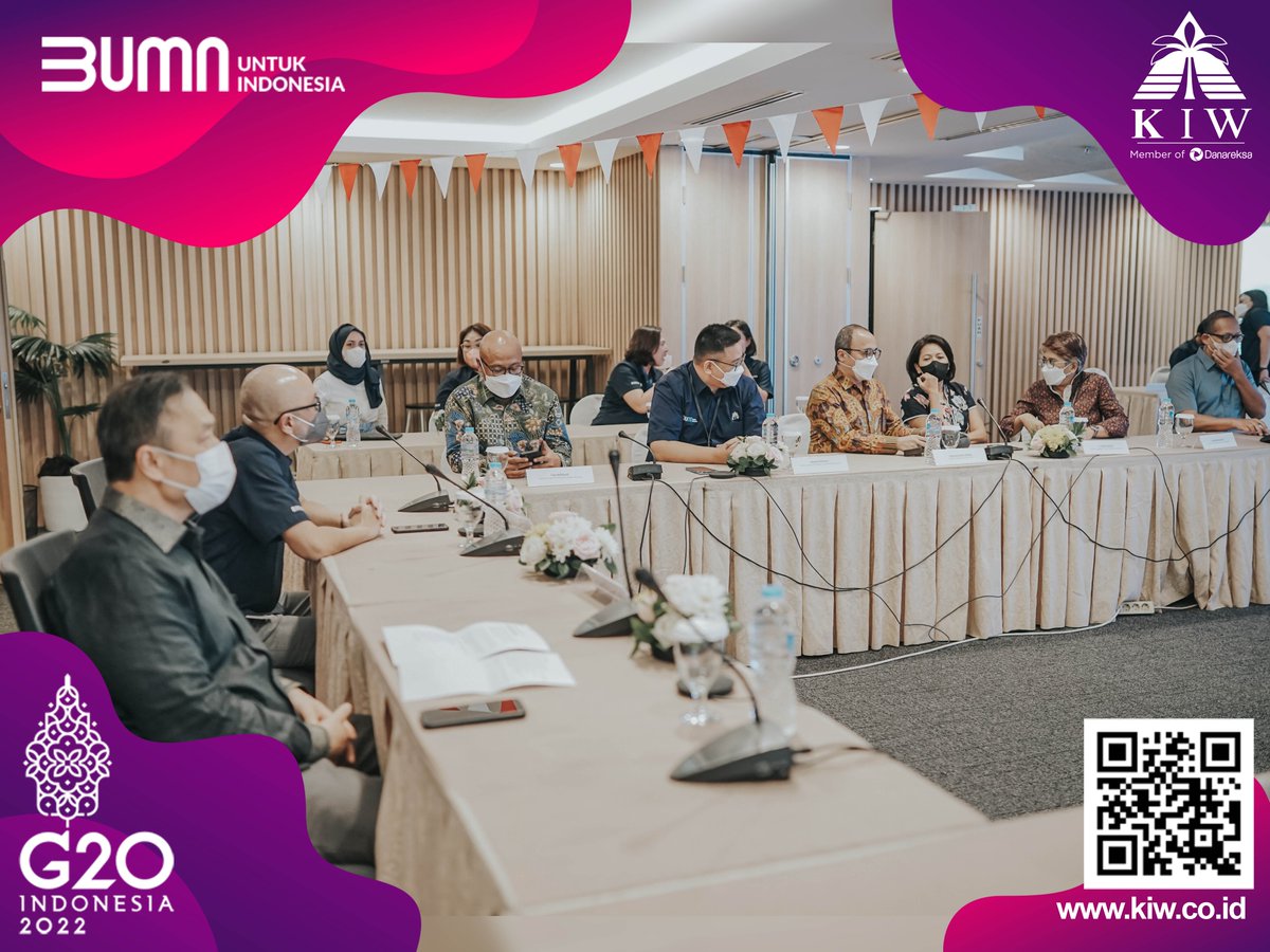 ptkiw's tweet photo. Holding Danareksa berkomitmen untuk terus meningkatkan kinerja perusahaan dengan menerapkan nilai AKHLAK BUMN (Amanah, Kompeten, Harmonis, Loyal, Adaptif, dan Kolaboratif) dalam setiap kegiatan bisnisnya. 

#AKHLAKAwards https://t.co/LphlnpjPAy