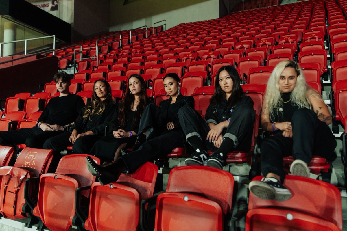nikizefanya's tweet photo. played one of my favorite shows at the LA Coliseum last friday 🖤 videos coming soon
📸: @nattografi https://t.co/FyL4E4QGGK
