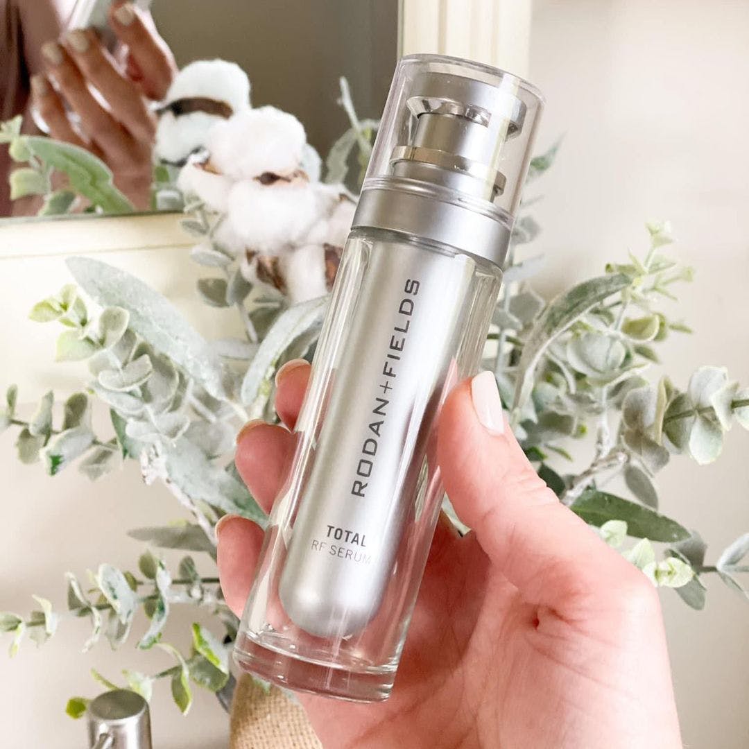 MedeiJen's tweet photo. Our most comprehensive anti-aging serum features RF TriEnergy Complex that energizes millions of surface skin cells by 200% to address all key signs of skin aging. #rodanandfields #skincare #lashes #brows #hydration #serum #acne #aging #sensitiveskin #sundamage #SPF https://t.co/rPOplJu8FG