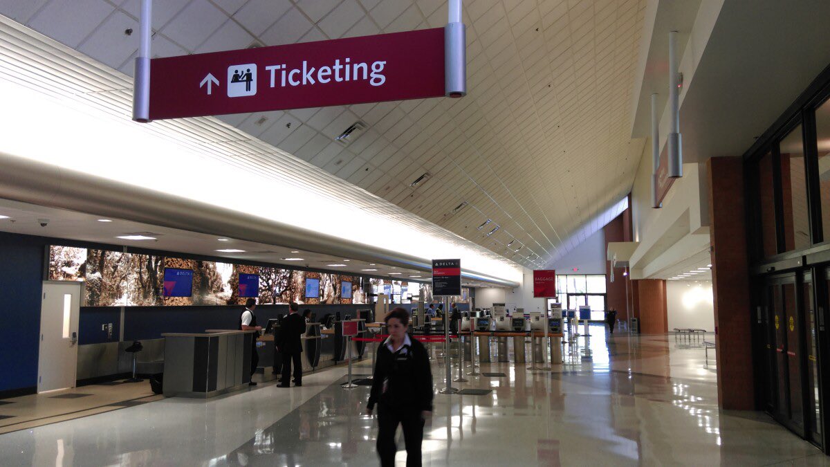 SportsChickBama's tweet photo. @Tyson_SteeleDA  ⭐️⭐️⭐️⭐️⭐️ WR Tyson Steele has officially landed in Tallahassee, Florida. He will be spending the night in Florida and will be attending the Miami and FSU game tomorrow. He will be checking into his 5 star hotel here shortly. https://t.co/cHWVUqtLwT