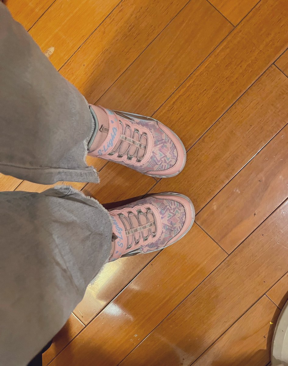 ling_sama_'s tweet photo. 这里是玲酱 之前的账号莫名其妙就被官方封掉了正好借机会重新建一个账号向大家介绍一下自己：坐标0731喜欢可爱事物的女装子一只，xp广泛特别喜欢可爱的衣服鞋子，偶尔会露出涩涩 
为了管住自己的小唧唧。前🔒后塞开发中～
后续会经常更新的～
#伪娘 #露出 #短小 #废物唧唧 #射精管理 #漏尿 #调教 #足控 https://t.co/I8aKhMPnXG