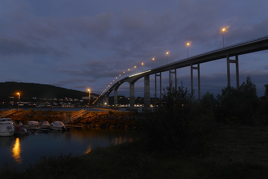 twwalte2's tweet photo. Die Brücke bei Finnsnes, die "Nabelschnur" zur Senja.
Und damit einen schönen Tag. https://t.co/1hP0wFyfjg