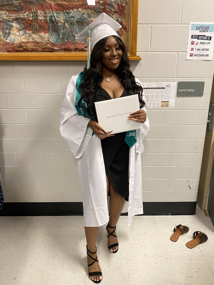 ___DDiamond's tweet photo. #GraduateNurse2022💓 https://t.co/MVrRJGEm8L