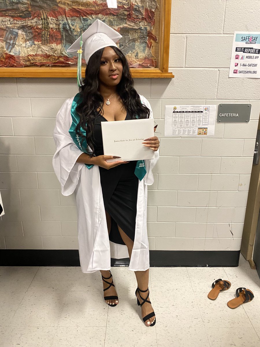 ___DDiamond's tweet photo. #GraduateNurse2022💓 https://t.co/MVrRJGEm8L