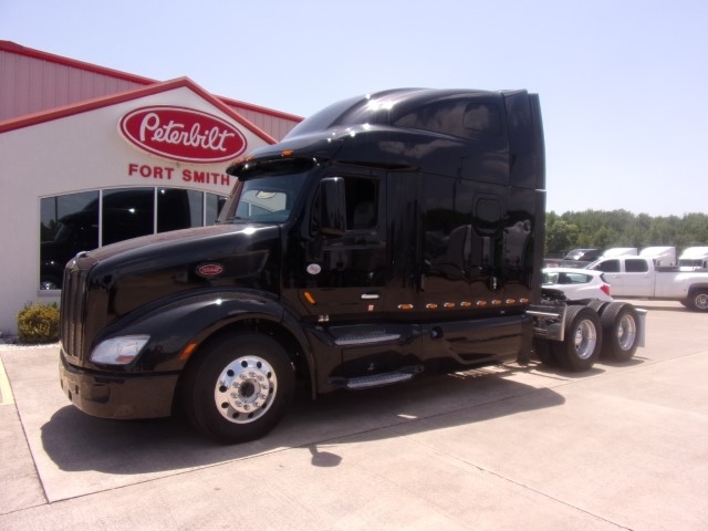 PeterbiltMotors's tweet photo. #RedOval certification gives you peace of mind, Peterbilt gives you pride. This 2020 Peterbilt Model 579 is available at Peterbilt of Fort Smith. https://t.co/5V4ekpJHh8 https://t.co/FATpRDAdP1