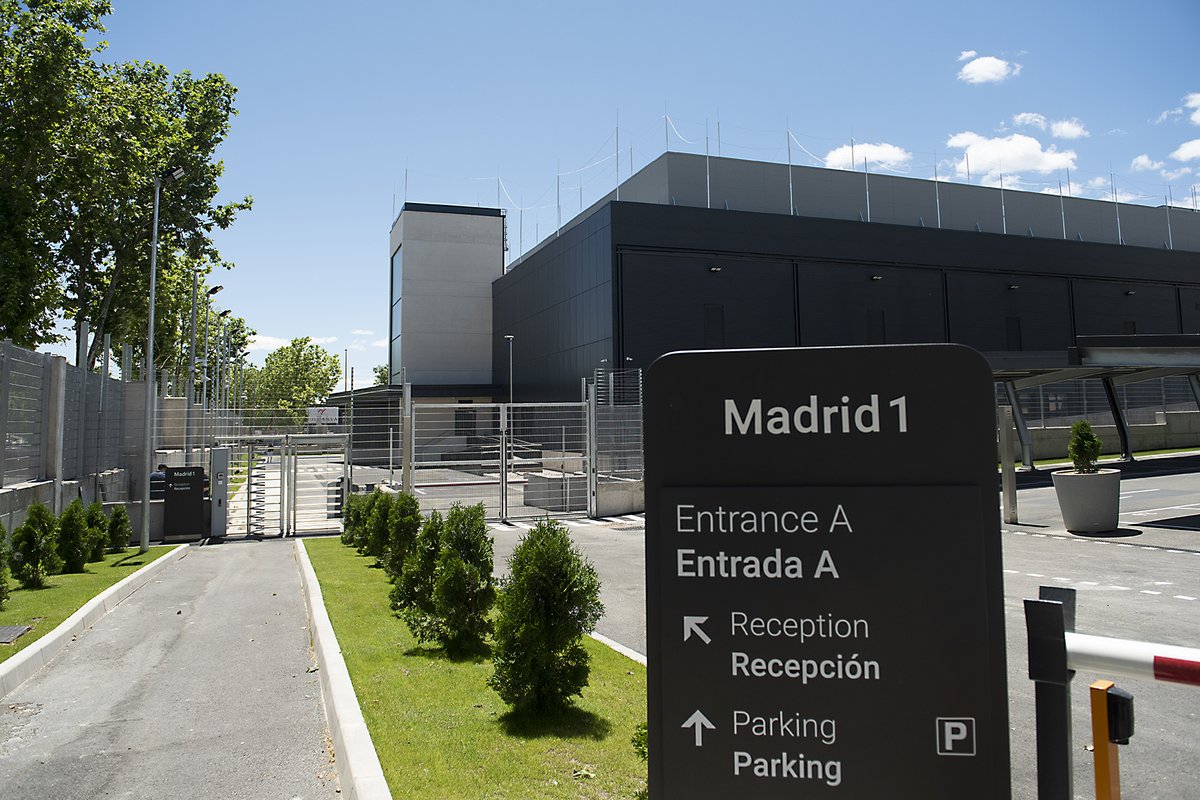 CBRE_es's tweet photo. Nuestros equipos de #Bovis from CBRE, Project Management y #Arquitectura han llevado a cabo el nuevo proyecto para @NTT_GlobalDC situado en Las Rozas #Madrid.

📹 Video oficial: https://t.co/HSO5Z1G7FY

#CBREProjectManagement #DataCenters https://t.co/qZG0jZLn0S