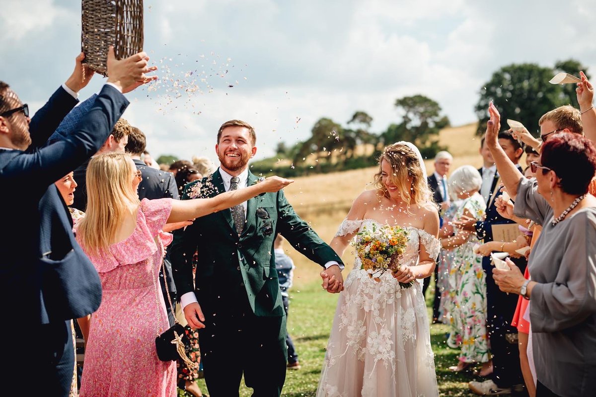 juliet_eales's tweet photo. We got married! 💐🥹@AndrewPQuantum https://t.co/XVdCCUjxyA