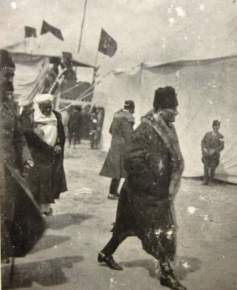 TurkunDunyasi's tweet photo. Yaktığın Türklük ateşi ile kurulan bu devlet; seni tanıyan, anlayan, açtığın yolda, gösterdiğin hedefe durmadan yürüyeceğine “ant içen” TÜRK gençliği ile ilelebet payidar kalacaktır.

Sana ve silah arkadaşlarına saygıyla Ulu Başbuğ... #30AğustosZaferBayramı’mız kutlu olsun! https://t.co/E2ZqsesHp5