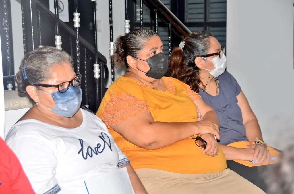 imecam's tweet photo. Nuestra directora @vkelleher participó en la plática sobre "Violencia política en contra de la mujer en razón de género", que impartió personal del @IEECampeche a integrantes de la Unidad de Igualdad Sustantiva del #Inefaac Artesanias Campeche y a artesanas. https://t.co/XnNSIazD7N