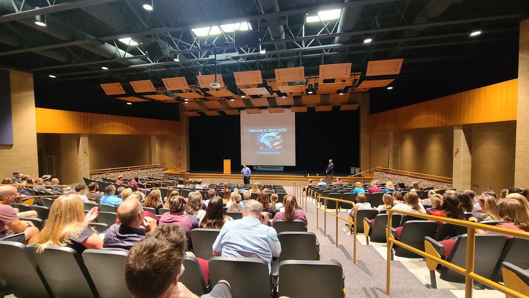 Welcome back, <a href="/deschools/">D-E Public Schools</a>' staff! Thrilled to feel the energy y'all bring back in these buildings!  
#BackToSchool #education #yougotthis