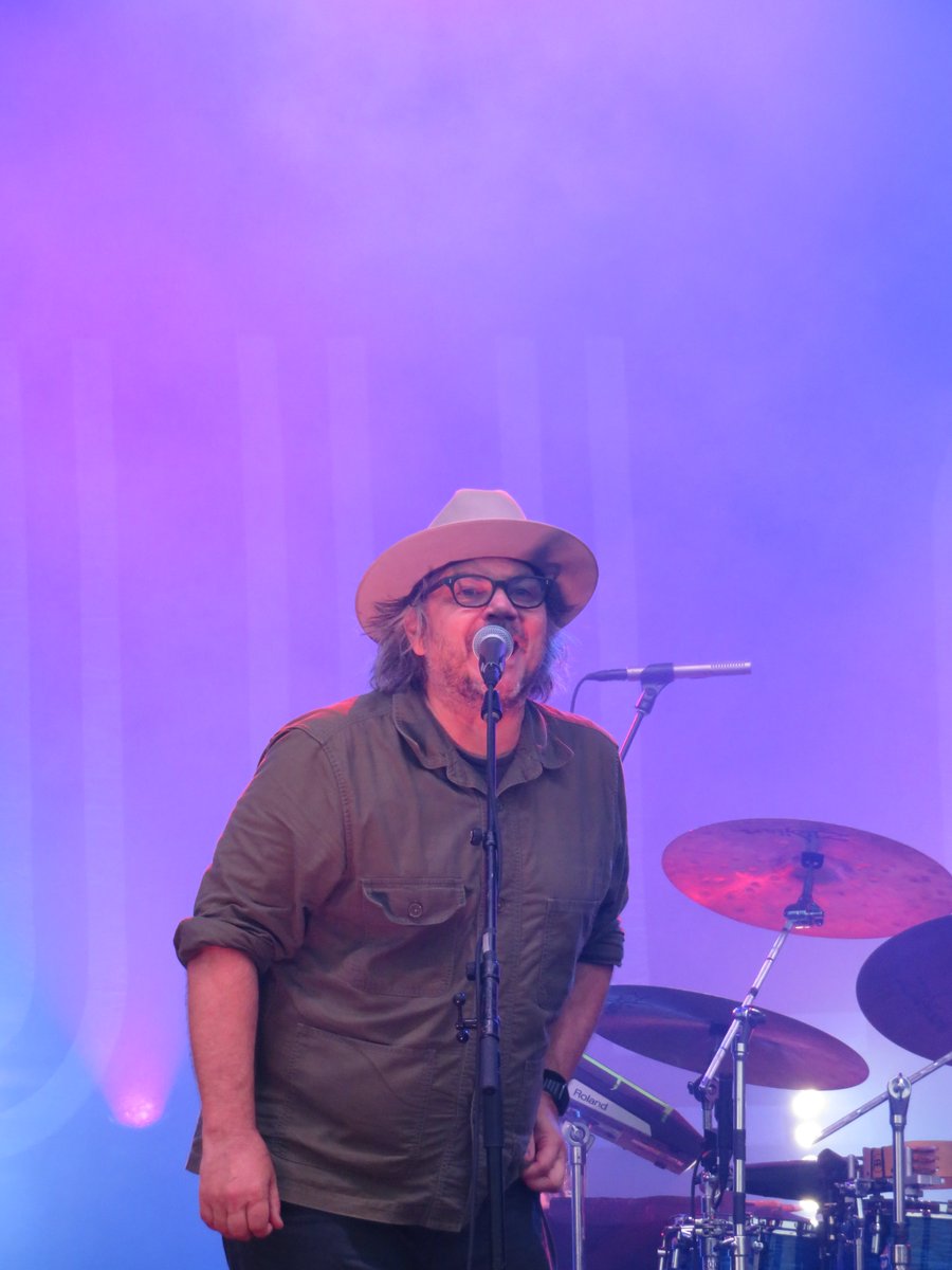 MusicDoesntStop's tweet photo. Jeff Tweedy and Wilco closed out an incredible weekend of music on Martha's Vineyard #BeachRoadWeekend #Wilco https://t.co/8j9ZXeLURG
