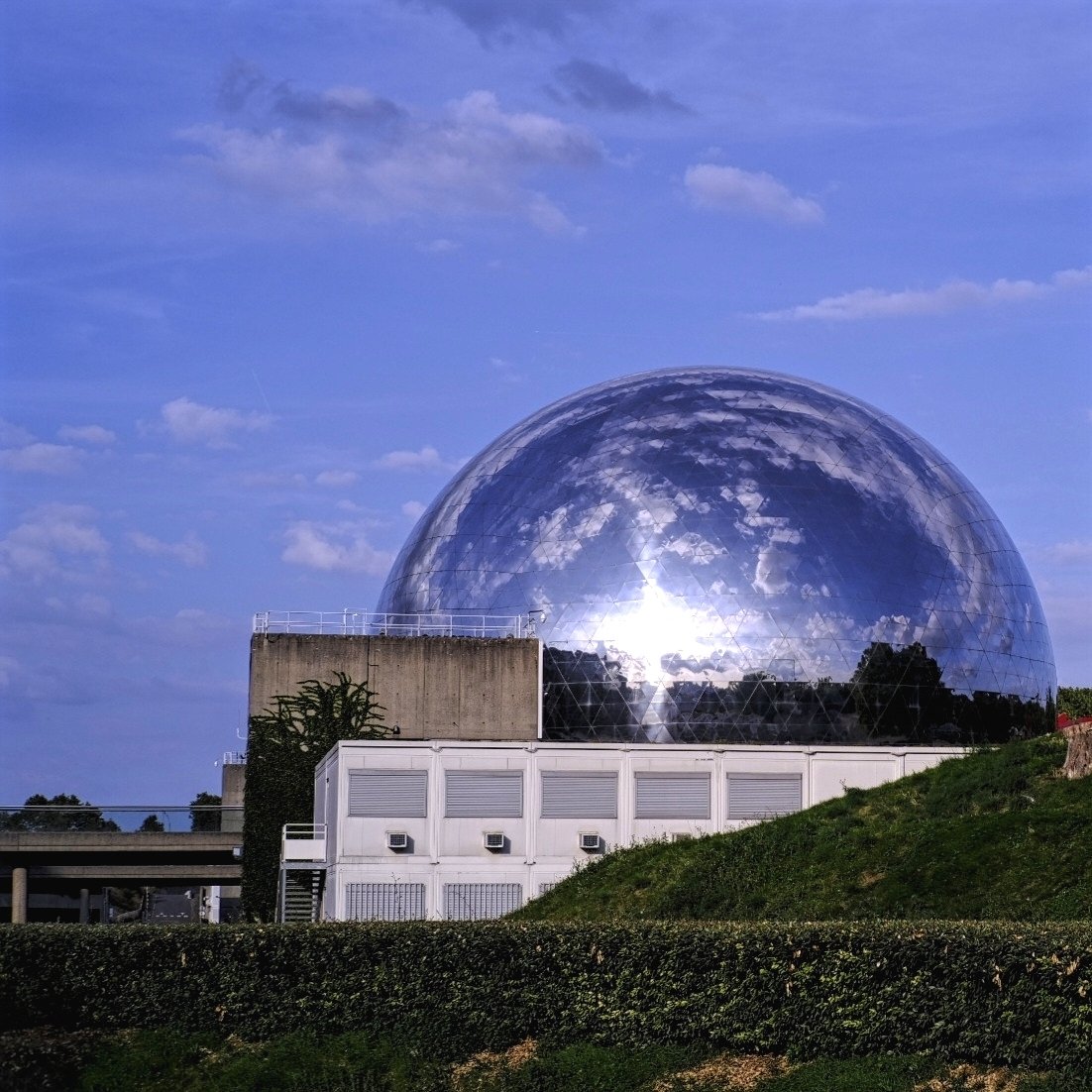 StefAlf357's tweet photo. Drama Of The Spheres
.
https://t.co/0fvSmfVJiY
#dramaofthespheres #batcave #deathrock #goth #sphere #geometrie #geometry #boule #lageode #lavillette #streetphoto #streetlife #streetstyle #streetphotography #urbanstyle #urbanlife #urbanphoto #urbanphotography #paris #parisphoto https://t.co/nmqXCPrXpS