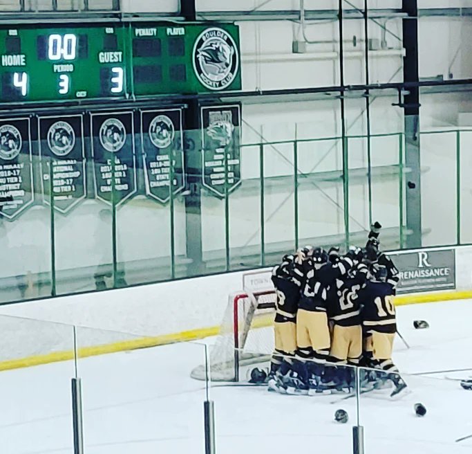 MeganHolstein's tweet photo. @VibeSquaD #goalieparent roller-coaster ride, but it was fun in the end! https://t.co/PDZg35eWTE
