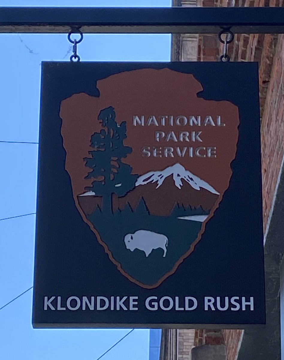 MiaYenCanada's tweet photo. Visited the fascinating @KLGRSeattleNPS which focussed on #Seattle’s role in the Klondike Gold Rush up in #DawsonCity, #Yukon. It also talked about 🇨🇦’s Northwest Mounted Police, the precursor to @rcmpgrcpolice.

🙏🏽 to @NatlParkService Ranger Annie for the walking tour. https://t.co/l2PzuHtquI
