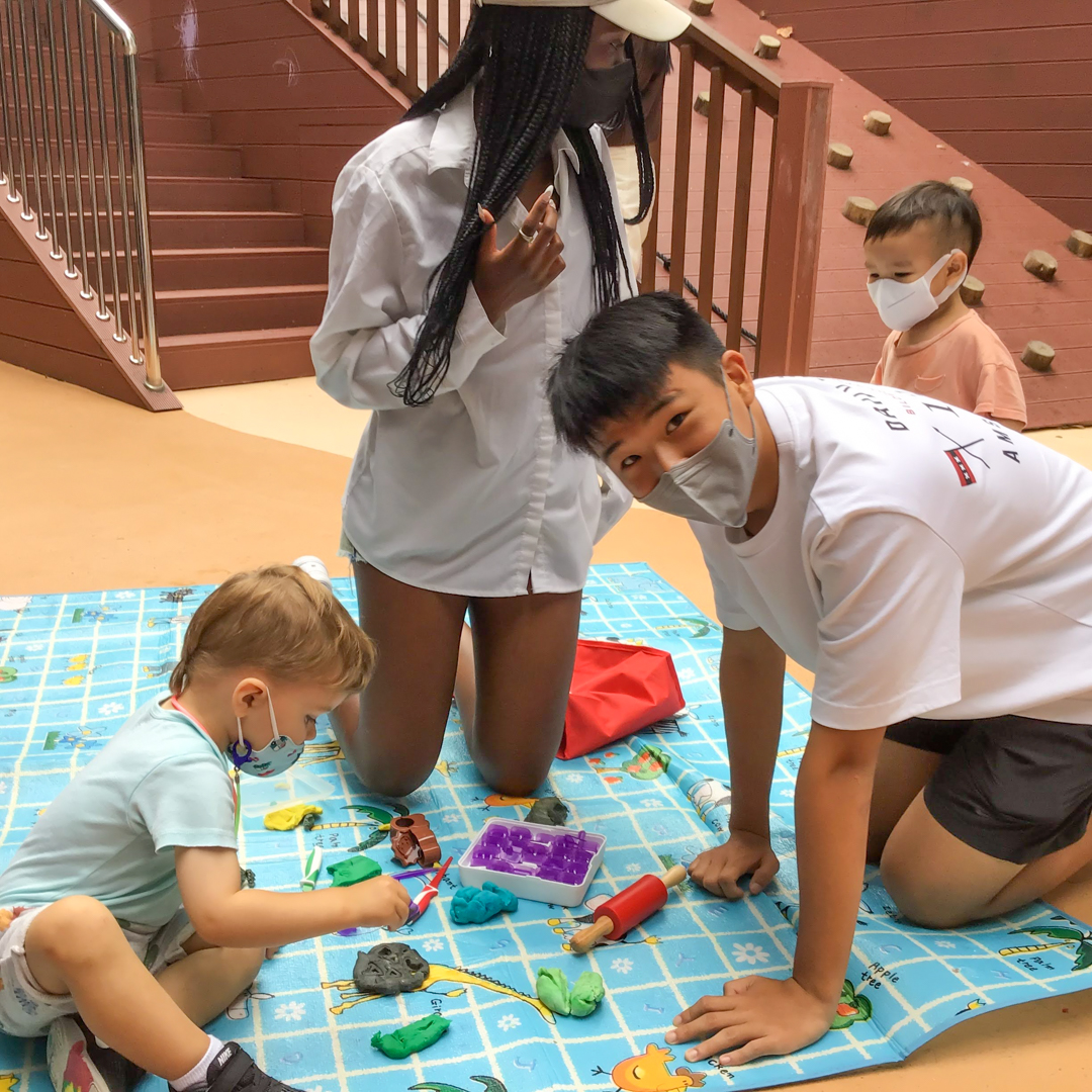 SFS1912's tweet photo. Grade 10 Design students made playdough as an introduction to working with and learning about children for their up and coming unit. Yesterday, they paid PreK-2 a visit to share their playdough and to spend some time getting to know our youngest SFS students! https://t.co/docE73cuwo
