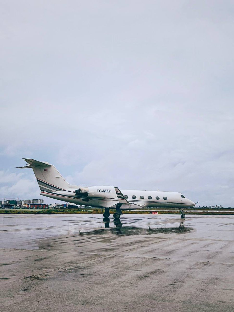 skytoursmv's tweet photo. Thoughts on this stunning bird? #Gulfstream #GLF4 #skytoursmaldives #maldives #aviation #AVgeek #privatejet #aircraft #aviationlife #VRMM #planespotter https://t.co/QvFghaUPoD