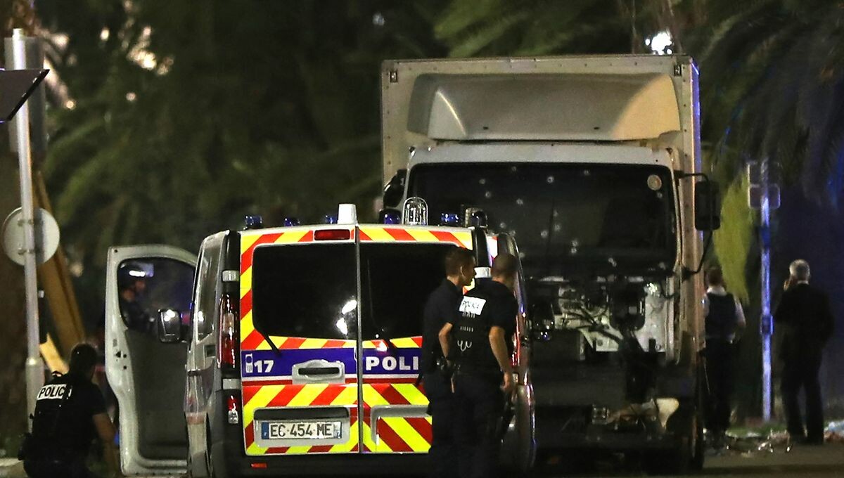 franceinter's tweet image. Procès de l'attentat de Nice : six ans après, ils racontent le sentiment d'impuissance face à l'horreur.

➡️ l.franceinter.fr/Med